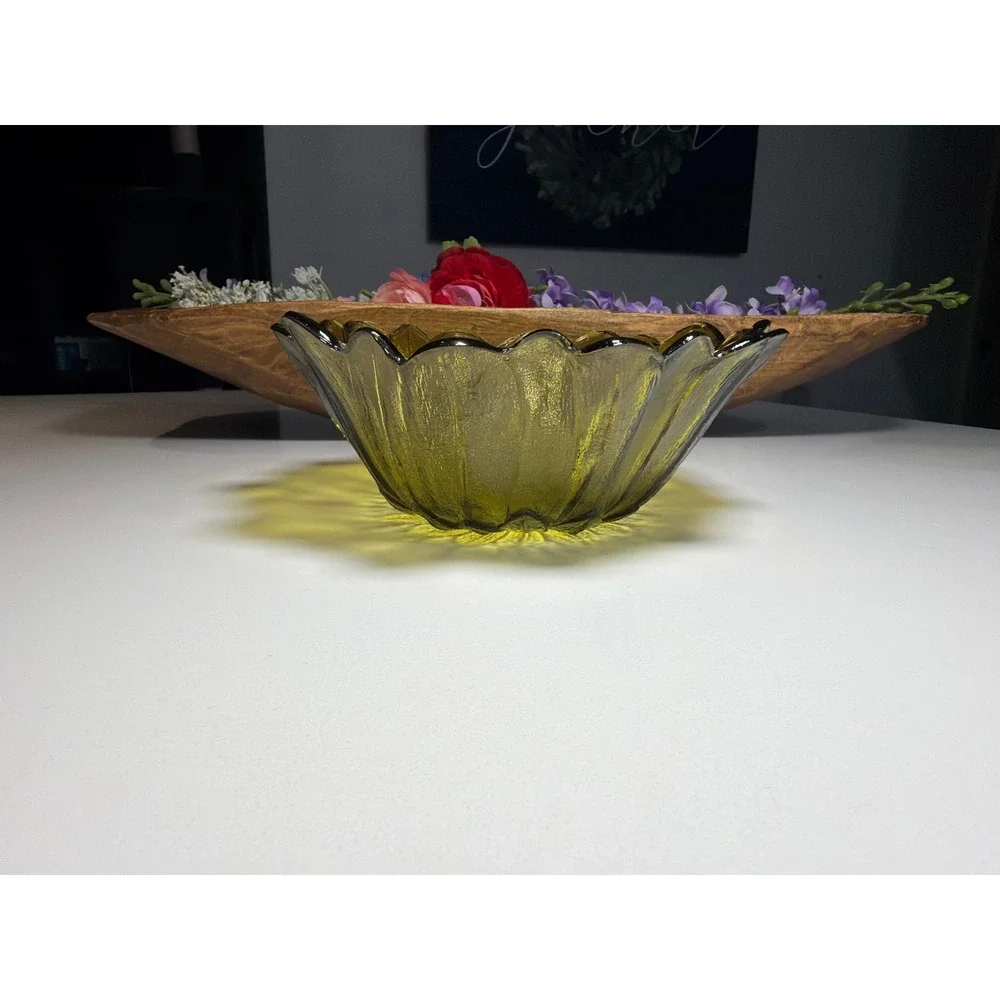Vintage Indiana Glass Lily Pons sunflower bowl in avocado green